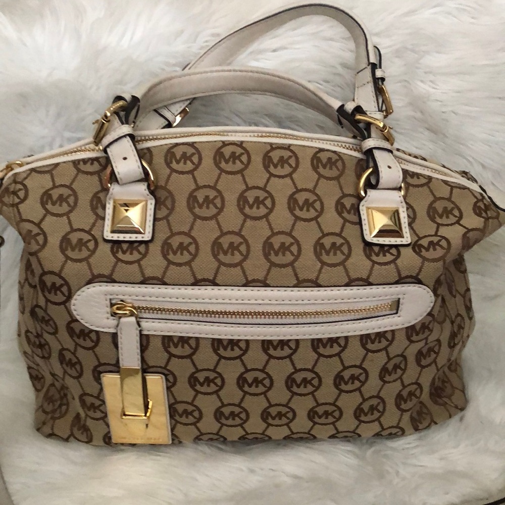 ❤️Saved for Phyllis❤️EUC Authentic Coach Bag